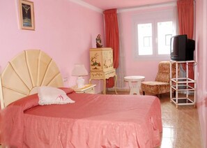 3 habitaciones, tabla de planchar con plancha y wifi gratis 