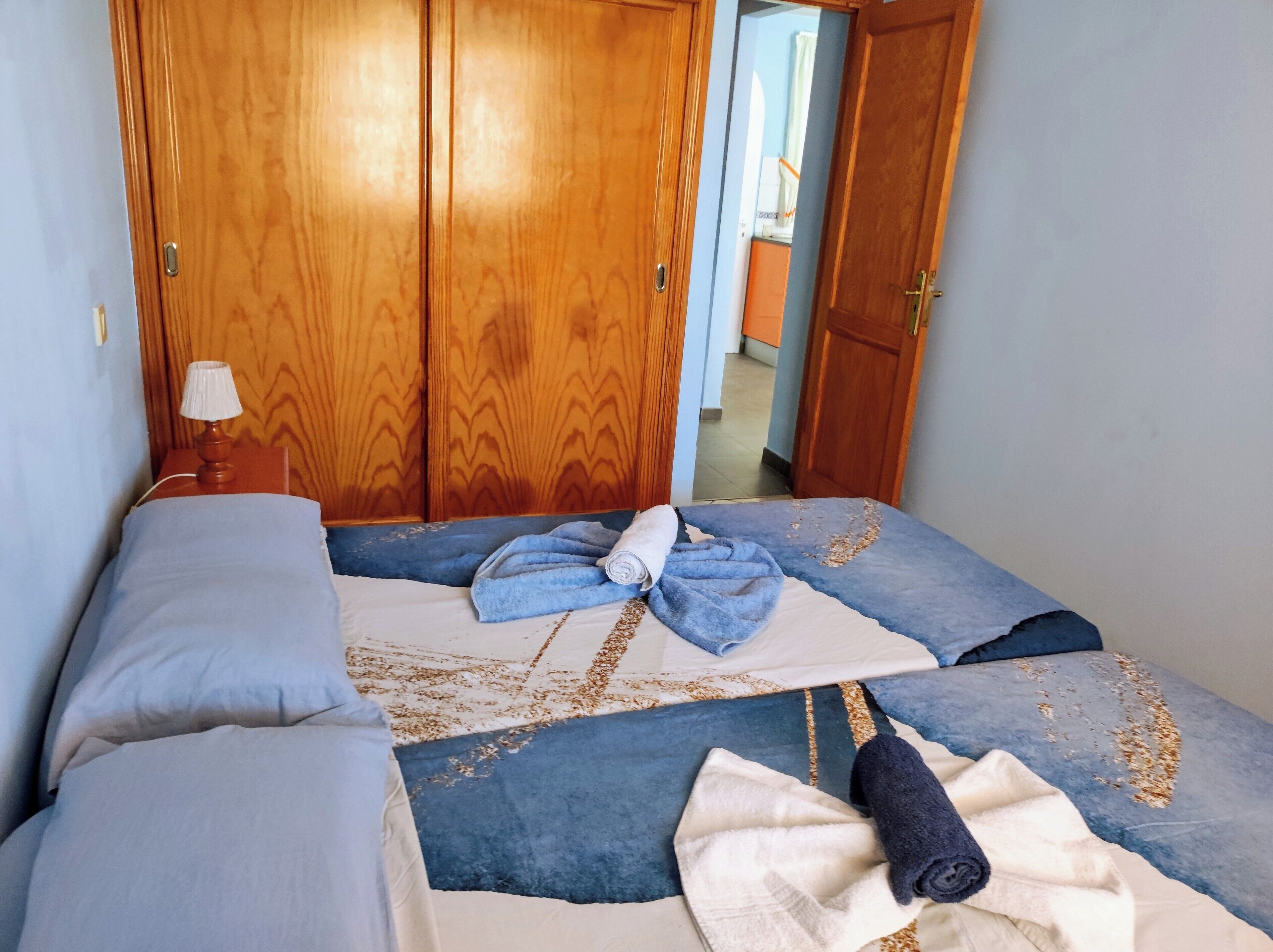 2 chambres, fer et planche à repasser, Wi-Fi, draps fournis