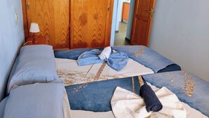 2 bedrooms, iron/ironing board, WiFi, bed sheets