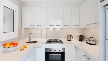 Réfrigérateur, micro-ondes, four, lave-vaisselle