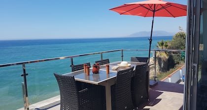 House on the Mediterranean, swimming pool, BBQ Garden, WiFi, air conditioning