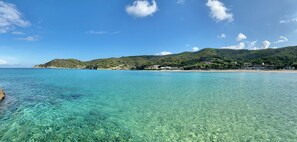 靠近海滩、沙滩椅