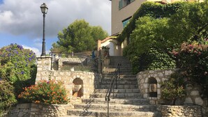 A stone staircase leading up to a building with a wrought iron railing. - CHARMING VILLA 💖Panoramic views of sea & mountain, private sunny terraces, pool (Saint-Paul-De-Vence)