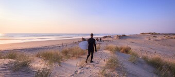 Jolie villa charentaise avec jardin privé fermé et piscine chauffée, se dort 8