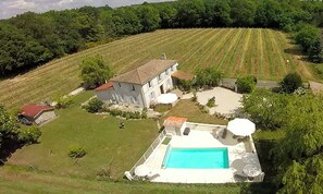 Exterior - Pretty Charentaise villa with enclosed garden, private heated pool, sleeps 8 + 2 (Chérac)