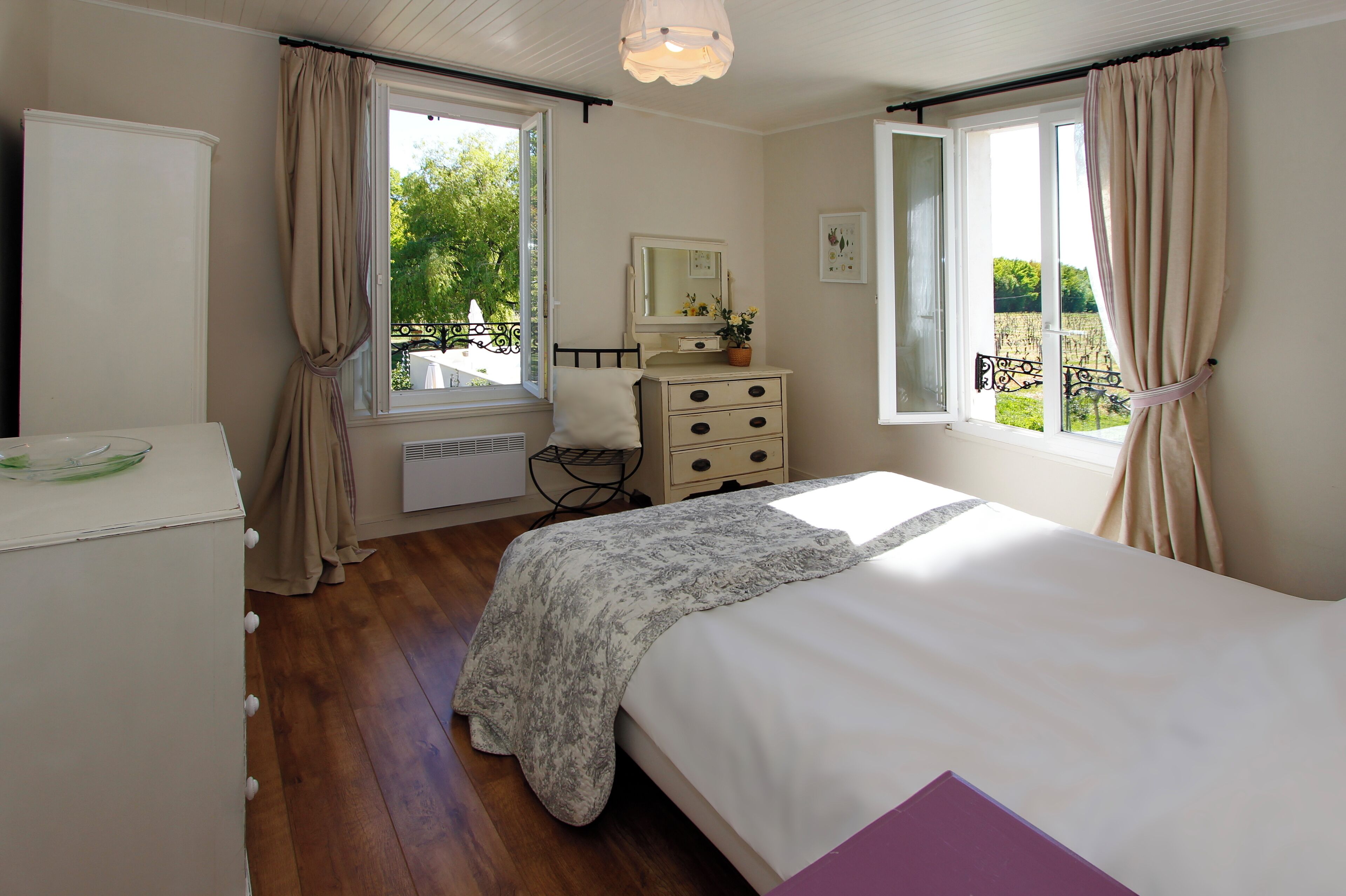 4 slaapkamers, een kluis op de kamer, een strijkplank/strijkijzer