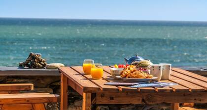 As seen on TV! Luxurious Beach Front Cottage with Hot Tub, Log Burner & Sea Views