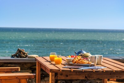 As seen on TV! Luxurious Beach Front Cottage with Hot Tub, Log Burner & Sea Views