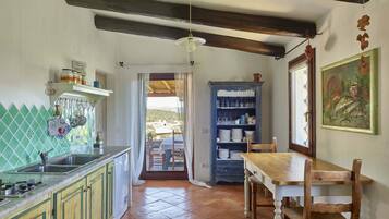 Frigorifero, forno, piano cottura, lavastoviglie