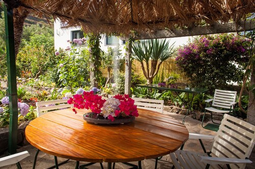 CASA BELO GARDEN near the beach / countryside, paragliding walking tours