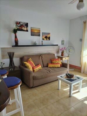 Televisión, reproductor de DVD y estéreo 