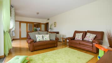 Smart-TV, DVD-Player, Bücher, Videothek