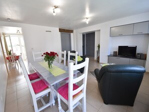 Dining - Cosy holiday home by the lake in Saint-Louis (SAINT LOUIS)