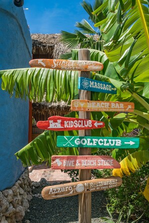 Exterior detail - Spacious 6 person Blue Bay villa, 200m from the most beautiful beach in Curacao (Sint Michiel)