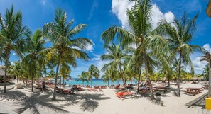 Beach nearby, sun-loungers, beach towels