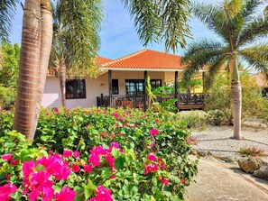 Exterior - Spacious 6 person Blue Bay villa, 200m from the most beautiful beach in Curacao (Sint Michiel)