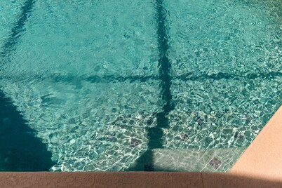 Stunning lake view, private pool,near Disney ,games room,free WiFi ,play golf