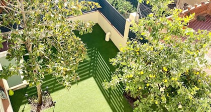 Haus mit Garten und kostenfreiem WLAN 2 Minuten vom Park Güell im Zentrum von BCN
