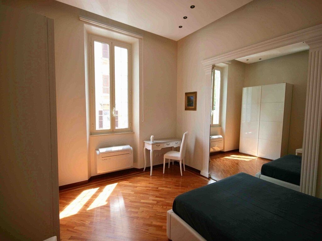 4 bedrooms, desk, iron/ironing board, travel crib