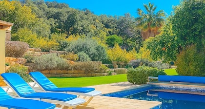 upea huvila kauniilla näkymillä vuorille erityinen marraskuu, joulukuu