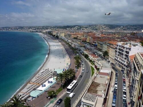 Location 2 pièces au coeur du vieux Nice à deux pas de la promenade des anglais