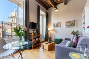 TV - Grotta Pinta 12 | Romantic and elegant  (Roma)