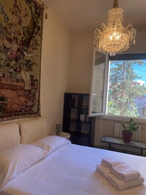 3 bedrooms, iron/ironing board, travel cot, WiFi