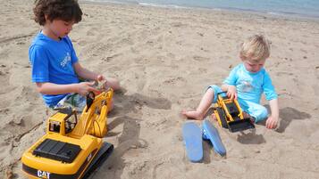 Una playa cerca, toallas de playa