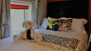 2 bedrooms, iron/ironing board, travel crib, free WiFi