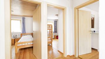 3 bedrooms, in-room safe, iron/ironing board, travel cot