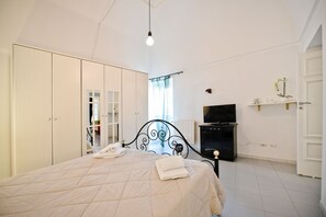 2 makuuhuonetta, silitysrauta/-lauta, ilmainen Wi-Fi, vuodevaatteet
