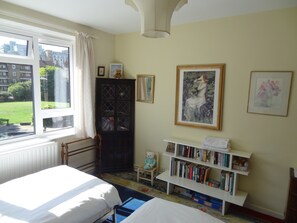 2 bedrooms, iron/ironing board, free WiFi, bed sheets - zone 1 apartment 5 min to Thames, Westminster London Eye Sth Bank (London)