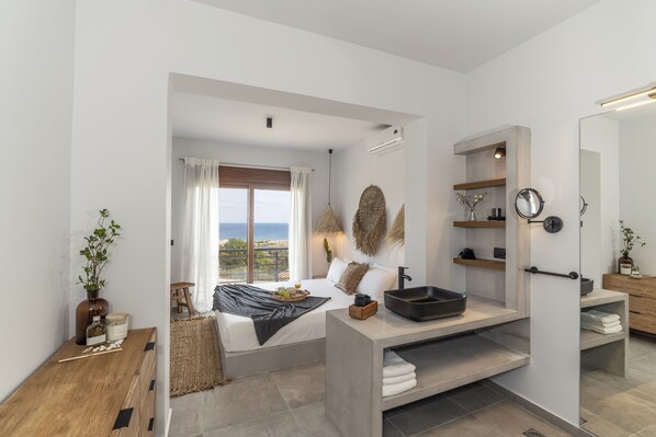 4 bedrooms, desk, travel cot, free WiFi