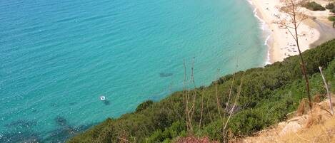 Beach nearby, sun loungers
