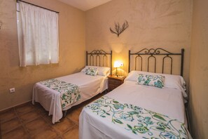 2 bedrooms, iron/ironing board, travel crib, WiFi - APARTMENT IN ECOLOGICAL AGROTURISMO PLACED IN THE GEOGRAPHICAL CENTER OF IDEAL ANDALUSIA FOR EXCURSIONS FOR ANDALUSIA (Luque)