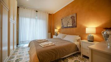 2 bedrooms, in-room safe, iron/ironing board, travel crib