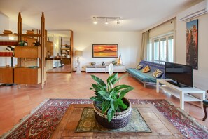 Smart TV, reproductor de DVD y videoteca