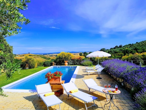 Montalcino: Private villa in the heart of Tuscany, private pool, A/C