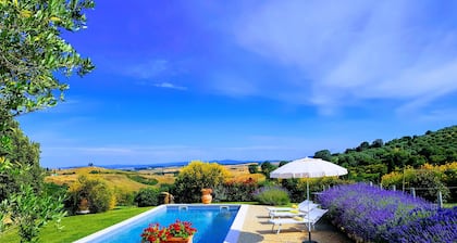 Montalcino: Private villa in the heart of Tuscany, private pool, A/C