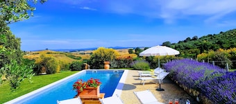 Montalcino: Private villa in the heart of Tuscany, private pool, A/C