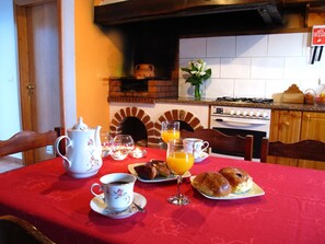 Dining - Typical Madeiran House in Calheta, Madeira (Estreito da Calheta)