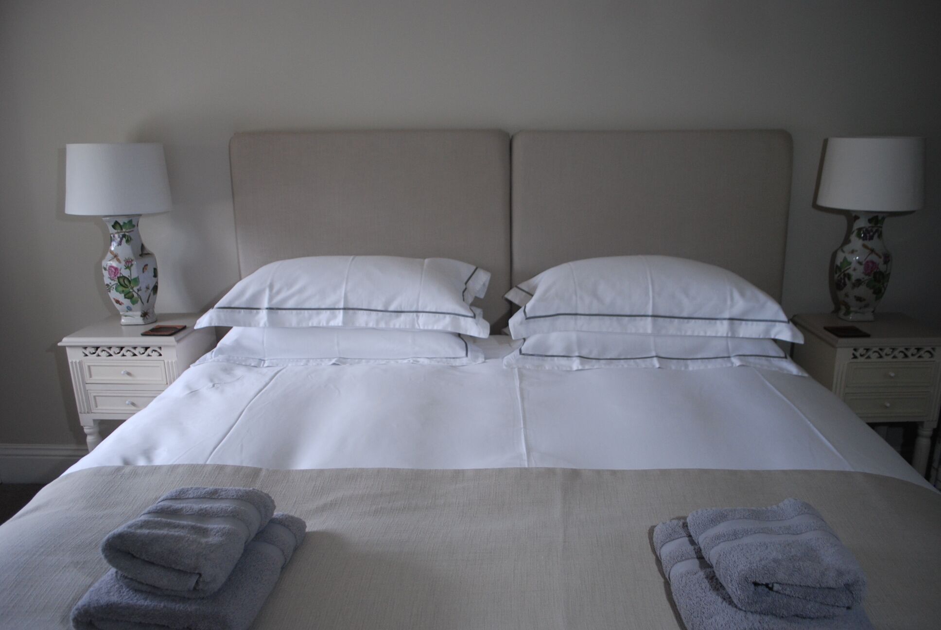 3 bedrooms, desk, iron/ironing board, travel cot