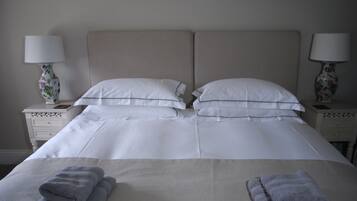 3 bedrooms, desk, iron/ironing board, travel cot