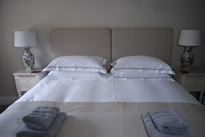 3 Schlafzimmer, Schreibtisch, Bügeleisen/Bügelbrett, Reisekinderbett