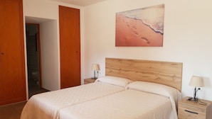 Unclassified image, 3 of 28, button - House with pool 200 meters from the beach (S'Argamassa)