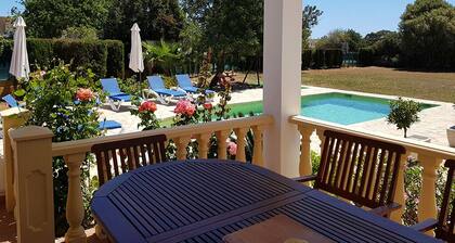 Haus mit Pool 200 Meter vom Strand entfernt