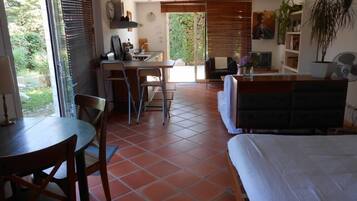 1 chambre, fer et planche à repasser, Wi-Fi gratuit, draps fournis