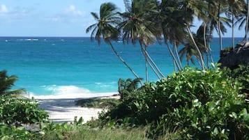 Beach nearby, sun-loungers, beach towels
