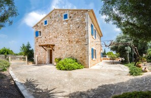 المنشأة من الخارج