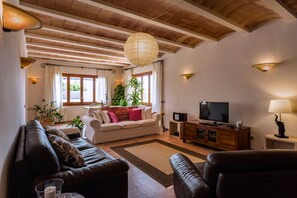 TV, DVD player, music library, stereo